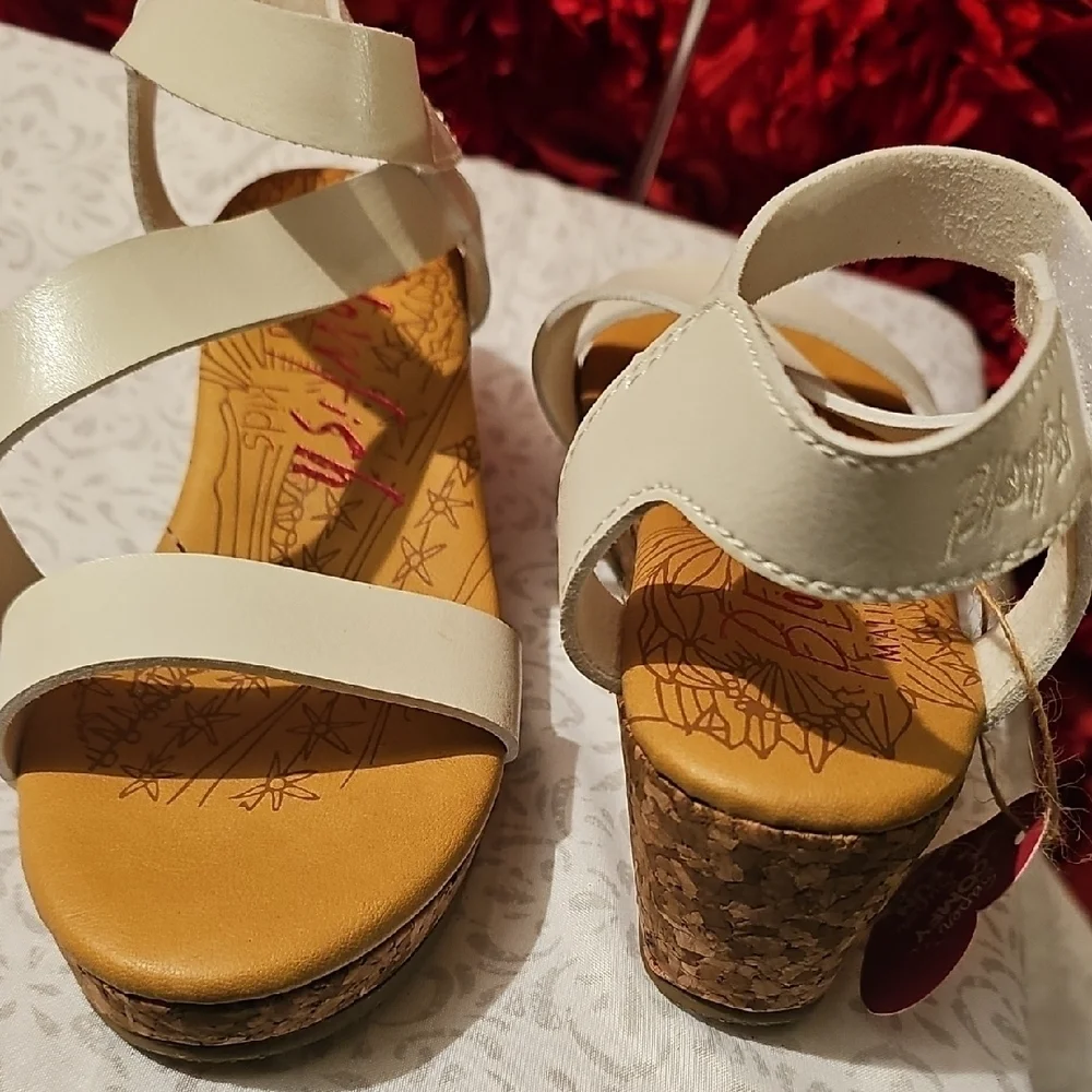 Blowfish NWT Girls White Strappy Sandals Size 1